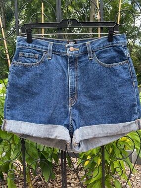 BDG Mom High Rise Blue Denim Shorts Size 28 Cotton Cuffed Jean Casual Summer